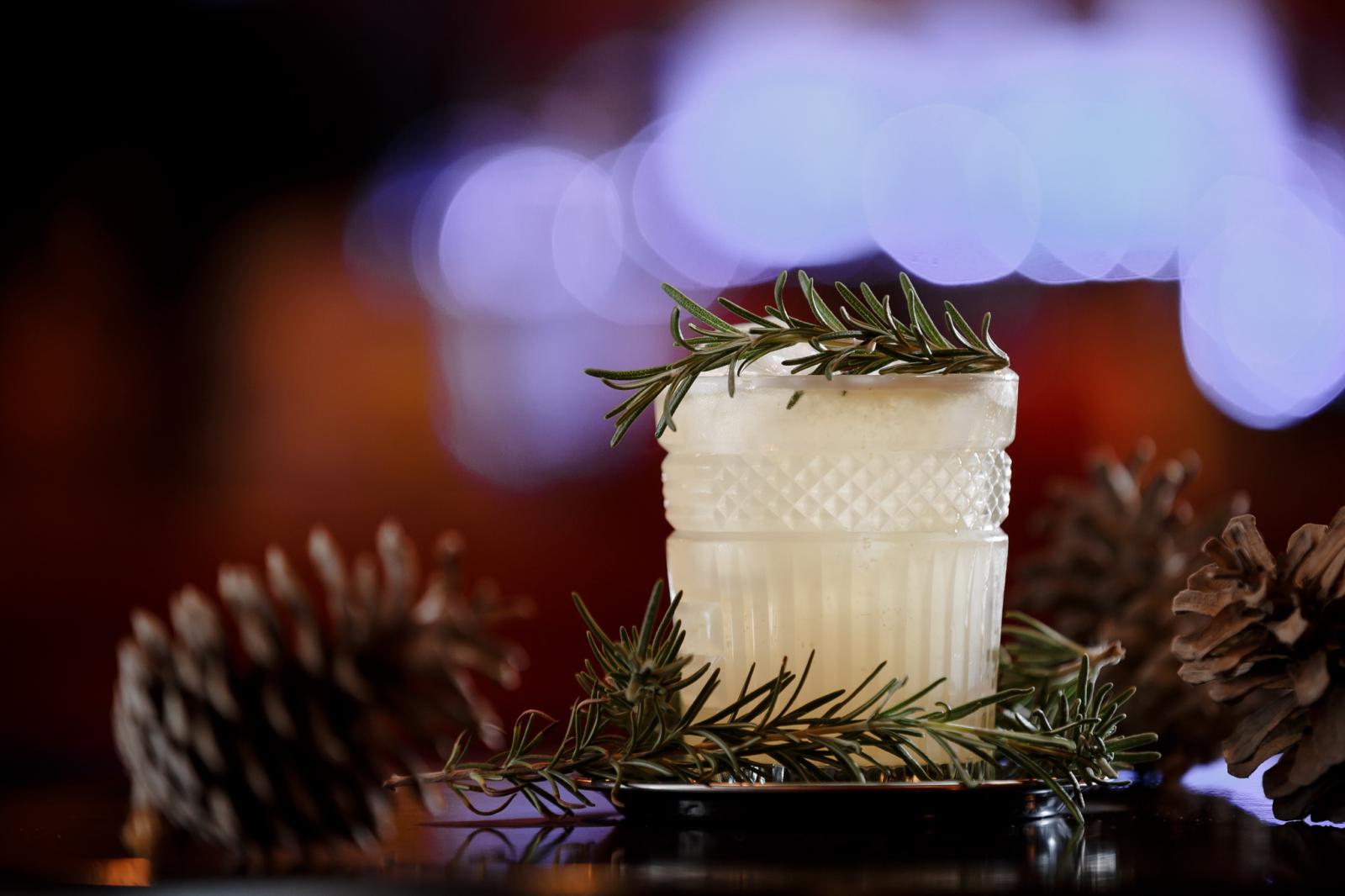 קוקטייל צווארון לבן